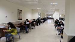 دومین روز کنکور سراسری 1400با رعایت شیوه نامه‌های بهداشتی در دانشگاه سمنان در حال برگزاری است