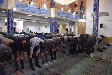 نماز ظهر در مسجد امام علی دانشگاه سمنان